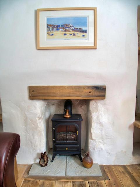 Knocker Cottage Is A 3 Bedroom Made Up Of 1 Double Bedroom And 2 Small Double Bedrooms In Small Village 10 Min To Beaches Camborne Bagian luar foto
