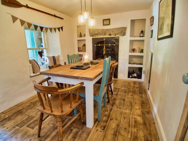 Knocker Cottage Is A 3 Bedroom Made Up Of 1 Double Bedroom And 2 Small Double Bedrooms In Small Village 10 Min To Beaches Camborne Bagian luar foto