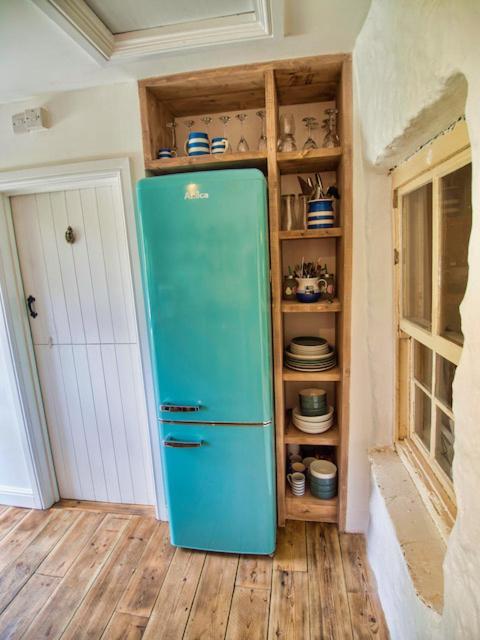 Knocker Cottage Is A 3 Bedroom Made Up Of 1 Double Bedroom And 2 Small Double Bedrooms In Small Village 10 Min To Beaches Camborne Bagian luar foto