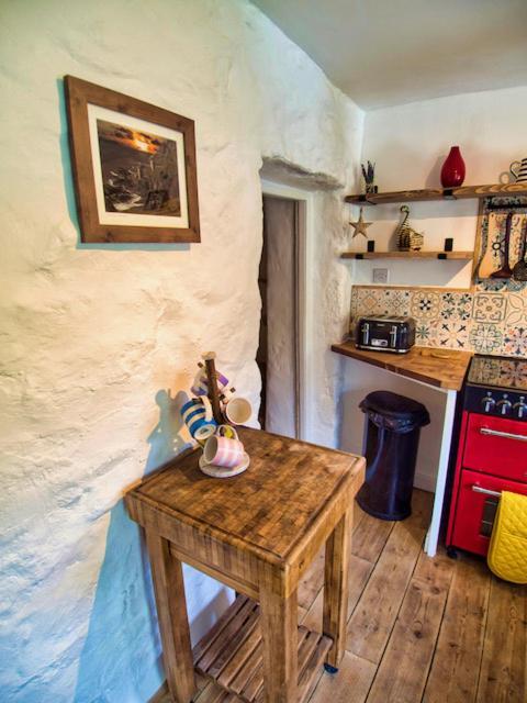 Knocker Cottage Is A 3 Bedroom Made Up Of 1 Double Bedroom And 2 Small Double Bedrooms In Small Village 10 Min To Beaches Camborne Bagian luar foto