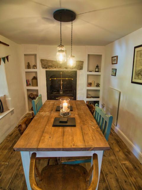 Knocker Cottage Is A 3 Bedroom Made Up Of 1 Double Bedroom And 2 Small Double Bedrooms In Small Village 10 Min To Beaches Camborne Bagian luar foto